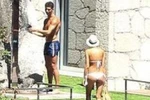 Ronaldo cùng người tình và gia đình thăm thú biệt thự mới xây
