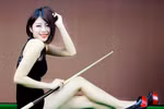 Ngắm người đẹp nóng bỏng mê hoặc bên bàn bi-a