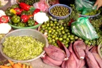Quá sợ thực phẩm bẩn, rau dại, cá đồng "đắt mấy cũng mua"