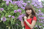 Nữ sinh Hà thành tạo dáng bên hoa bằng lăng tím