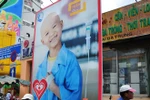 Độc giả kêu gọi mì Gấu đỏ minh bạch trong cách quảng cáo làm từ thiện