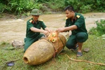 Phá hủy quả bom 340kg nằm 40 năm trong lòng đất