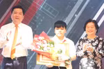 Cậu bé vàng toán học thắc mắc sao học văn với con khó quá'?