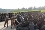 Xem Không quân Trung Quốc xử lý bom mìn thối