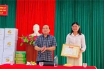  Theo chồng lên công tác vùng cao, cô giáo gắn bó với Mường Lát vì yêu thương HS
