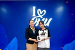 Thí sinh bất ngờ nhận được nhiều quà tặng từ ĐH Văn Hiến khi xét tuyển học bạ
