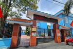 Hiệu trưởng trường cấp 3 Hoàng Quốc Việt và phụ huynh, ai gian dối?
