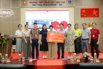 Công đoàn Trường Đại học Giáo dục ủng hộ đồng bào chịu thiệt hại do bão lũ 