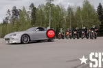 Cảnh sát đuổi bắt Toyota Supra đua trái phép với 5 chiếc 'cào cào'