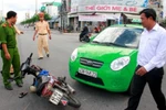 Đà Nẵng: Xe máy vượt đèn đỏ bị taxi tông trực diện, lái xe gãy chân