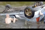 Hàng chục người cùng giải cứu tài xế chiếc xe 'bơi ngửa' dưới nước