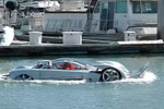 Siêu xe chạy với tốc độ 290km/h, bơi 96km/h
