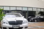 Maybach 62S chạm mặt' Phantom rồng tại khách sạn ở Hà Nội