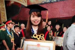 Nữ thủ khoa đi chăn lợn từng rơi nước mắt gửi thư tới Bí thư Triệu Tài Vinh