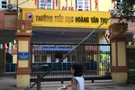 Trường Hoàng Văn Thụ bán sách kiểu "bia kèm lạc", giá cao ngất 
