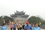 Ma trận dịch vụ khi đến chùa Bái Đính, không có tiền đừng mong lễ Phật