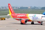 Máy bay Vietjet hạ cánh khẩn cấp cứu hành khách bị khó thở