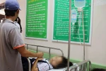 Hàng chục học sinh nhập viện sau tiệc sinh nhật tại lớp