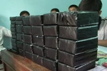 Chạy quá tốc độ bị phát hiện vận chuyển 140 bánh heroin và nhiều tiền