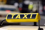 Cặp vợ chồng người Australia đi taxi với giá 140.000 đồng/km
