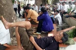 Thảm cảnh "ăn bờ ngủ bụi" tại bệnh viện lớn nhất Việt Nam