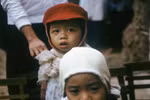Ảnh của phóng viên nước ngoài: Hồn nhiên trẻ con Hà Nội thời bao cấp
