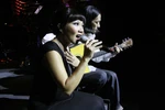 Trần Thu Hà bụng bầu váy bó
