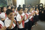 Video: Học sinh trường cũ xúc động vào viếng thầy giáo Võ Nguyên Giáp