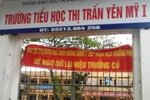 Chuyện hi hữu sát Hà Nội: Căng biểu ngữ đòi giữ lại hiệu trưởng!