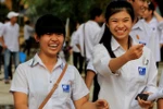 Chùm ảnh: Sau ngày thi đầu tiên, phụ huynh uể oải, thí sinh tươi cười