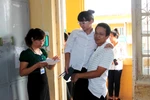 Kết thúc có hậu của cô học trò ngồi xe lăn đến địa điểm thi