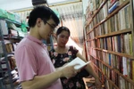 Chàng trai bỏ 15 năm sưu tầm hơn 10.000 cuốn sách cổ