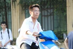 Chùm ảnh: Đầu năm học mới, học sinh đầu trần đùa giỡn với tử thần 