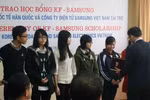 Hàng trăm học sinh, sinh viên nghèo vượt khó được nhận học bổng
