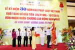 Báo Pháp luật Việt Nam đón nhận Huân chương lao động hạng Nhất