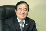 "Học sinh, sinh viên nghèo bị ép đóng học phí, hãy phản ánh với Bộ GD"