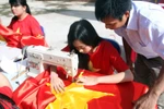 Cô học trò nhỏ và 300 lá cờ gửi chiến sỹ Trường Sa
