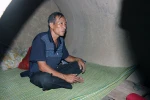 Cuộc nói chuyện trong đêm với ông bố ở trong cống nuôi 4 con ĐH