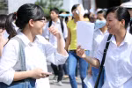 Thí sinh rạng rỡ vì dễ "ăn điểm" với môn thi tiếng Anh, Hóa học
