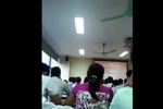 Xôn xao clip hiệu phó ĐH Ngoại thương "dè bỉu" SV Bách khoa 