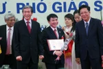Phân bổ giáo sư, phó giáo sư bất hợp lí