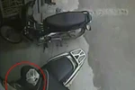 10 giây sơ ý, mất ngay xe tay ga cao cấp ở Hà Nội