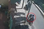 Clip: Vờ đi tiểu 3 lần để trộm xe máy bên đường 