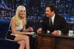 Lindsay Lohan cười lúng liếng trò truyện đêm khuya với Jimmy Fallon
