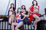 Tùng Lan bikini trên du thuyền thuộc "chúa đảo" Tuần Châu