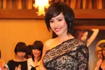 Giật mình váy ren nhìn như thể xuyên thấu của Hoàng My