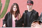 Selena Gomez đeo nhẫn ở ngón áp út