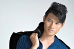 Lê Khôi Nguyên dự thi Hoa vương quốc tế 2011