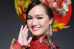 Áo dài gắn 5000 lông công, Thúy Vy lộng lẫy như nữ hoàng