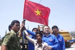 "Con gái" chủ tàu cá bị Trung Quốc bắn cháy: Con muốn khóc quá bố ơi!